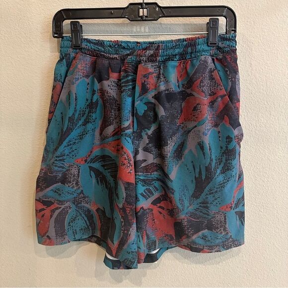 lululemon athletica Other - Lululemon Athletica Medium tropical shadow pave setter shorts.